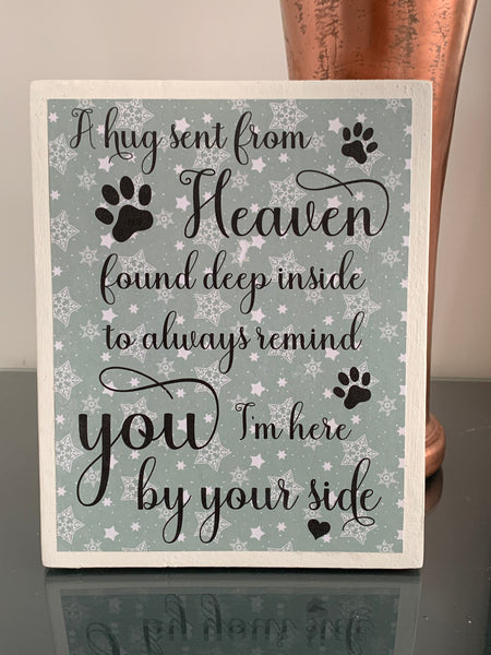 A hug sent from Heaven found deep inside to always remind you I'm here by your side. Pet memorial wooden plaque. 19 cm x 16 cm.