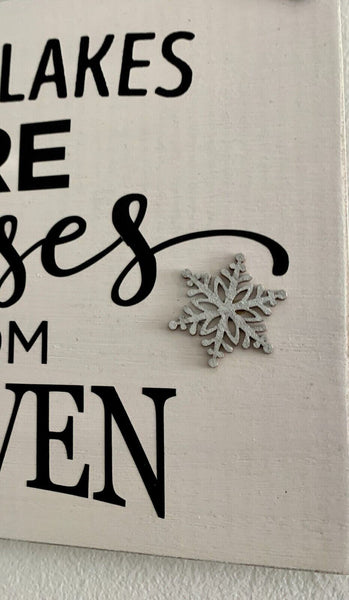 Snowflakes are kisses from Heaven, Wooden Sign, Sympathy sign, Memorial sign, Gift for Lost Loved Ones, Christmas Gift, Grieving/Mourning