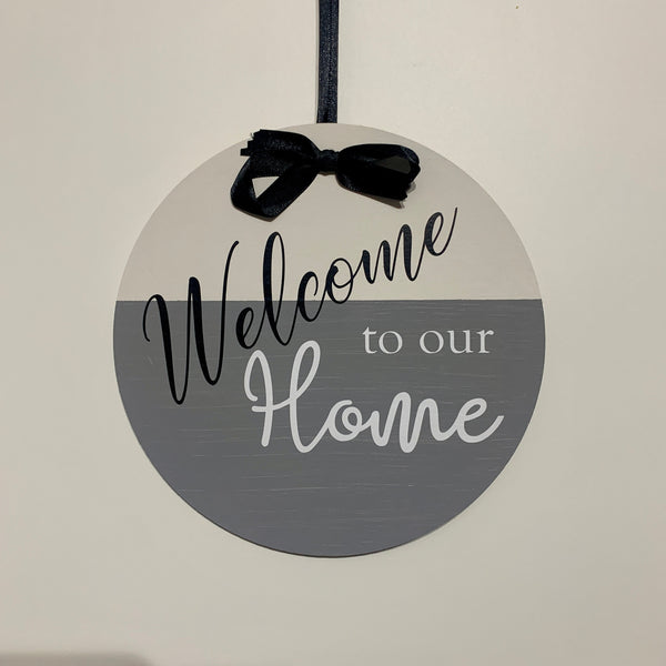 Welcome to our Home, New Home Gift, Wooden Sign/Wall Hanger, wooden round sign, 20 cm diameter, Moving in Gift, Entry sign. Wall hangings.